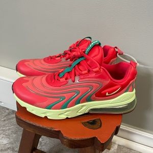 New red and green Nike air max 270 sneakers 6Y